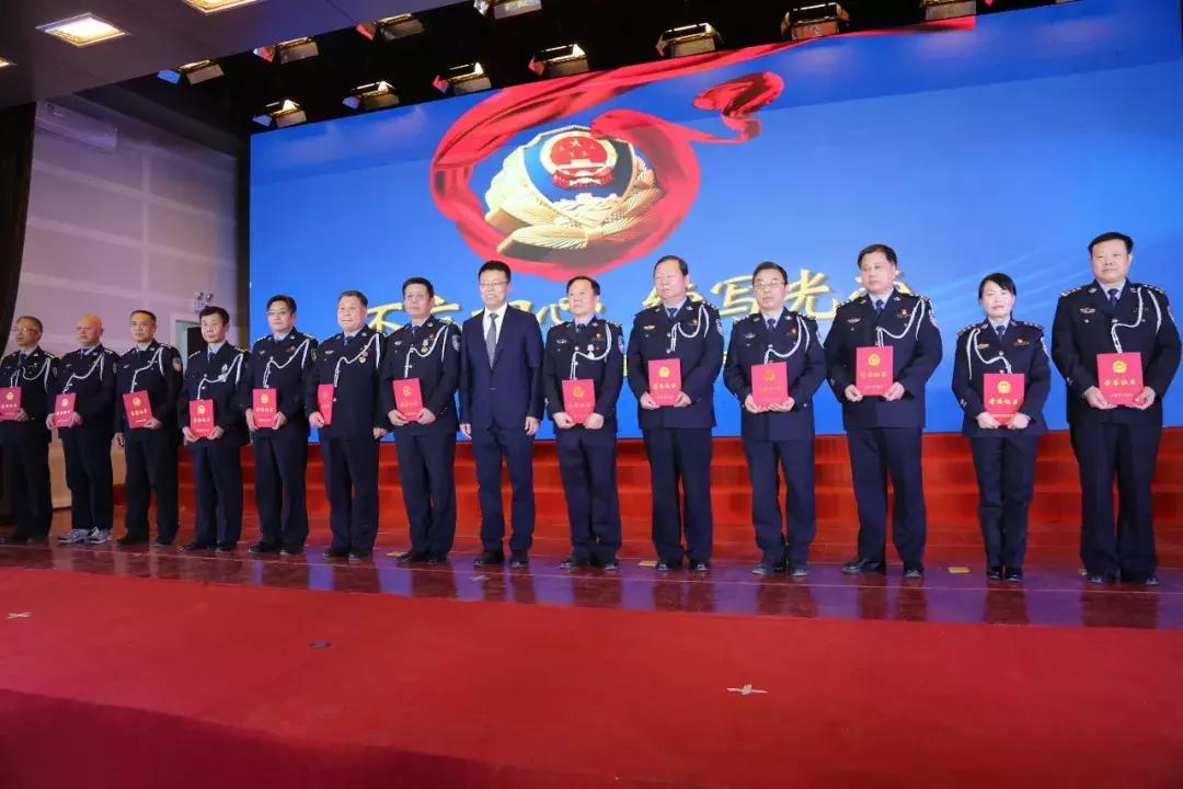 免费四肖预测与虚假预测的警惕，精准新传真背后的真相